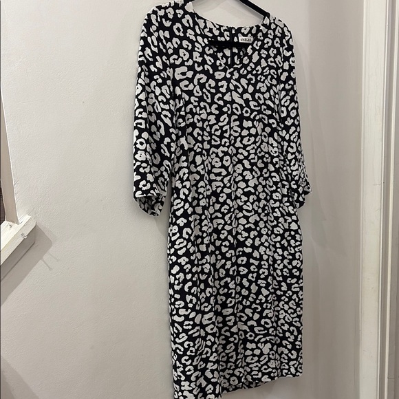Jager women’s size 6 Stylish Black and White Leopard Print Dress- 100% silk - Picture 1 of 9